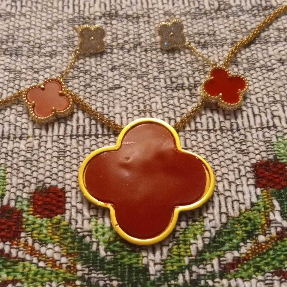Red Lucky Clover Jewelry - Picture 2 of 4